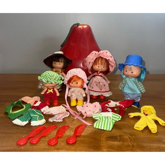 Vintage Strawberry Shortcake Lot Dolls Clothes Shoes Case Combs